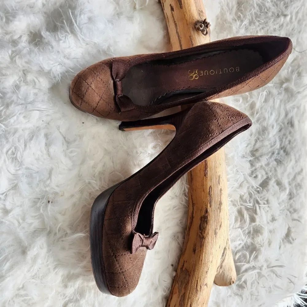 Boutique 58 brown suede quilted platform pumps